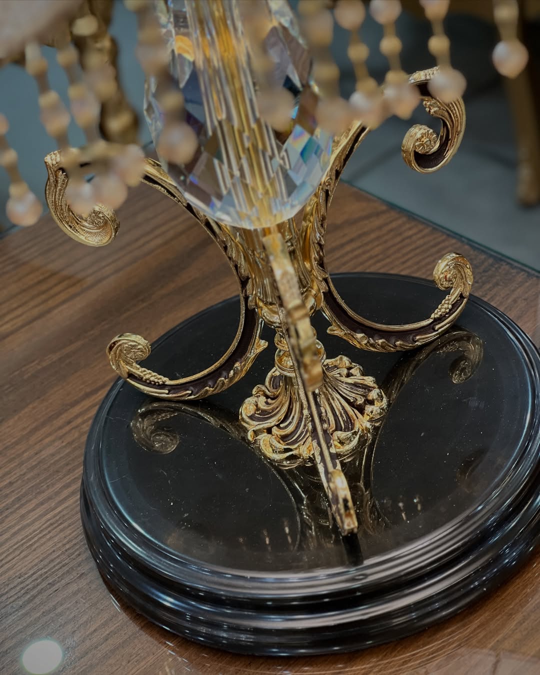 آباژور سنگ برنز، ستون کریستال - 