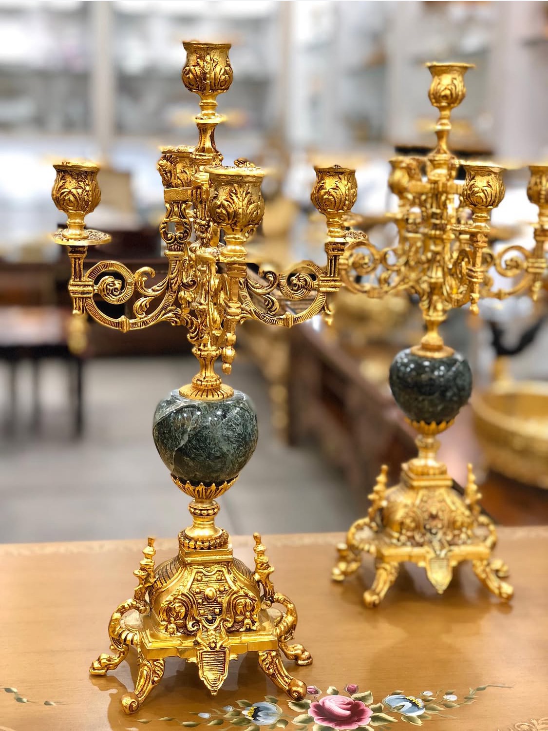 ساعت و شمعدان سنگ و برنز زن نشسته - 