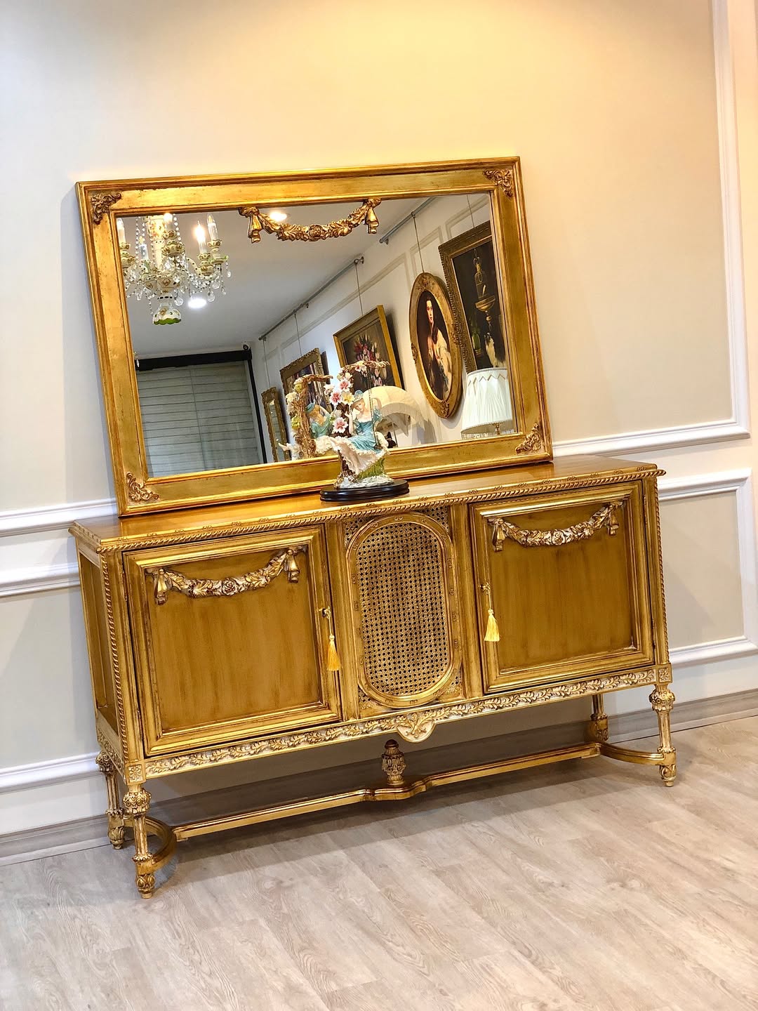 آینه و کنسول ورق‌طلا - 