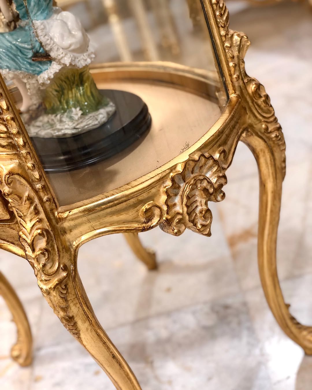 ویترین موزه ایی دور شیشه بیضی صفحه سنگ - 