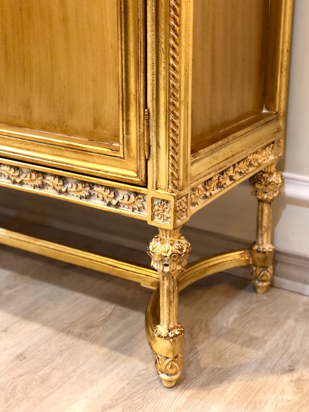 آینه و کنسول ورق‌طلا - 