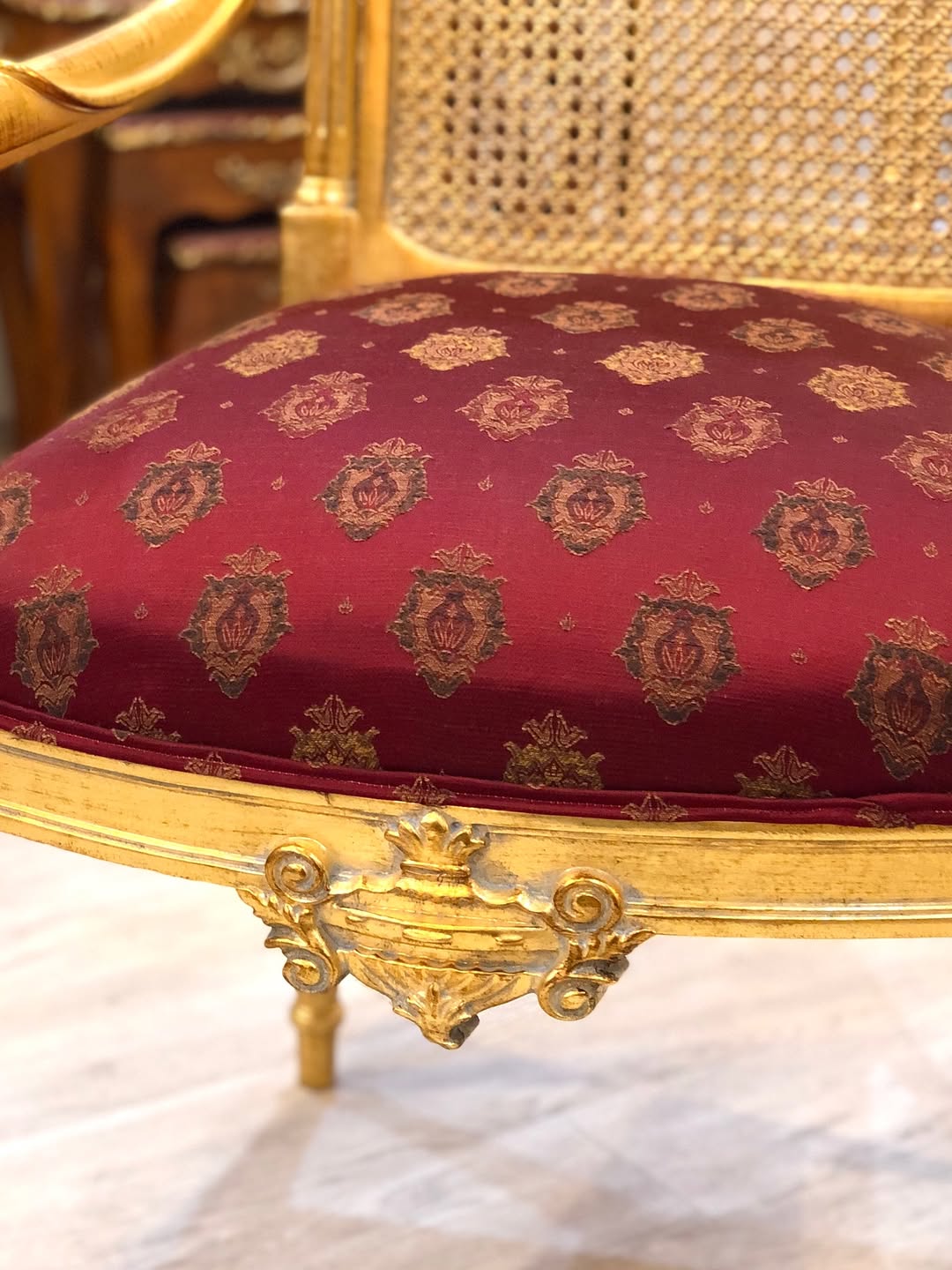 نیم ست مبل و بانکت تمام چوب - 