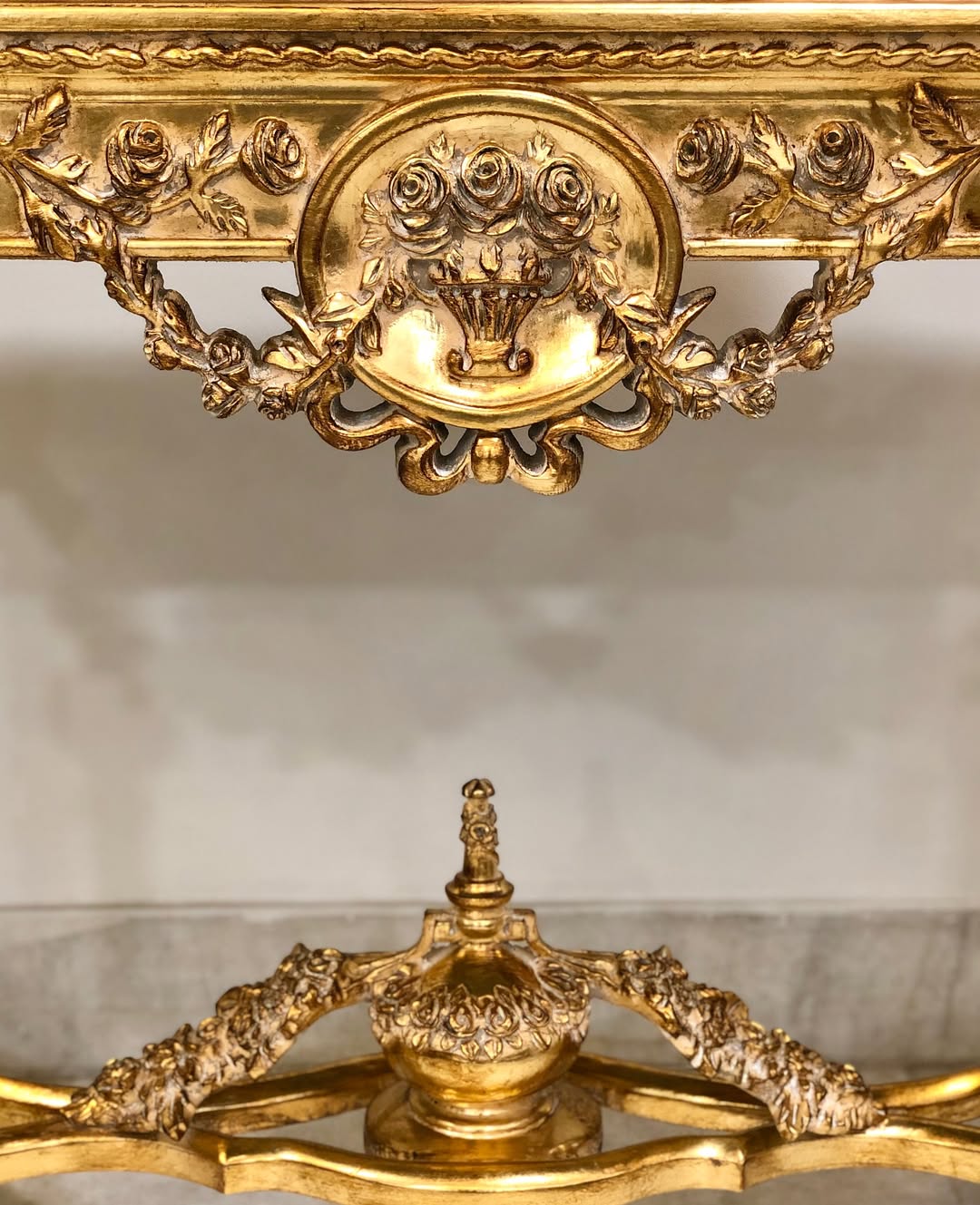 کنسول چوبی پر منبت ورق طلا  - 