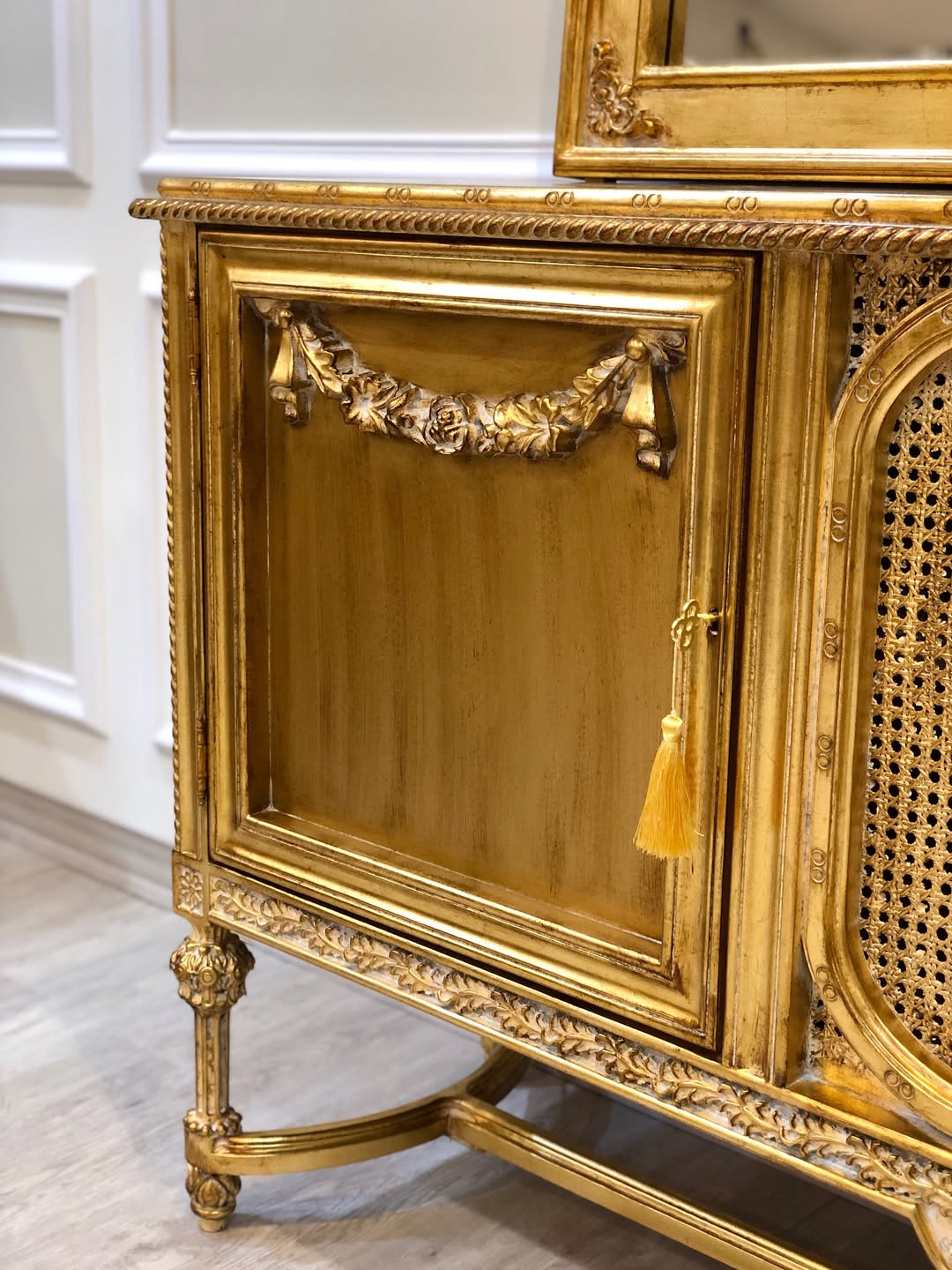 آینه و کنسول ورق‌طلا - 