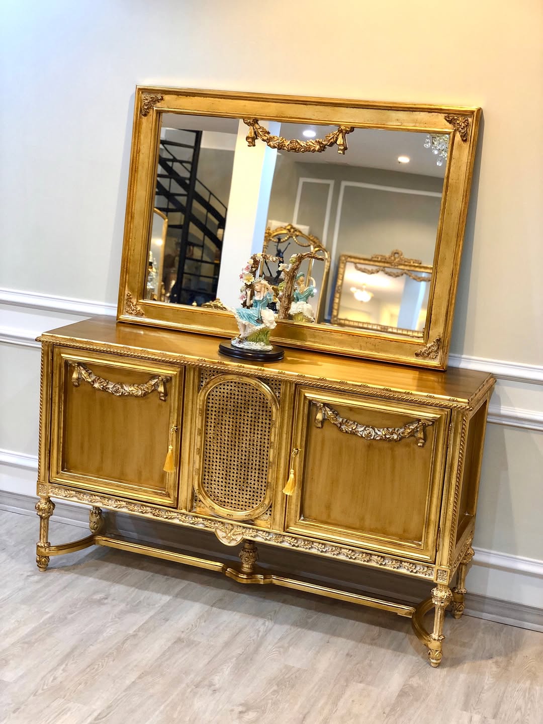 آینه و کنسول ورق‌طلا - 