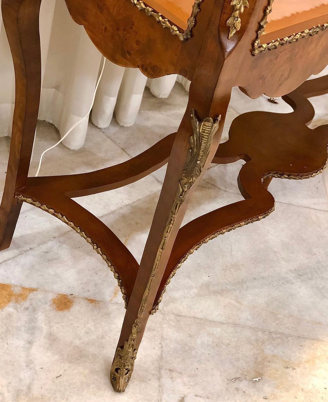 ویترین رویال بزرگ مازول و برنز  - 