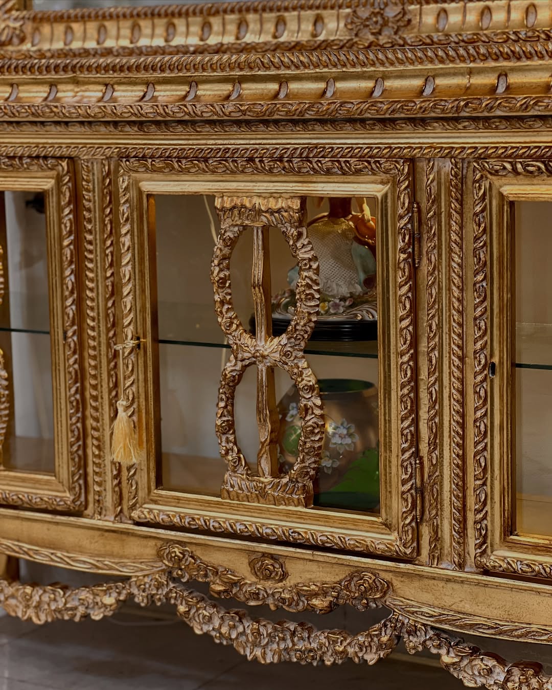 آینه و کنسول ویترین دار، سه‌درب منبت مصری - 