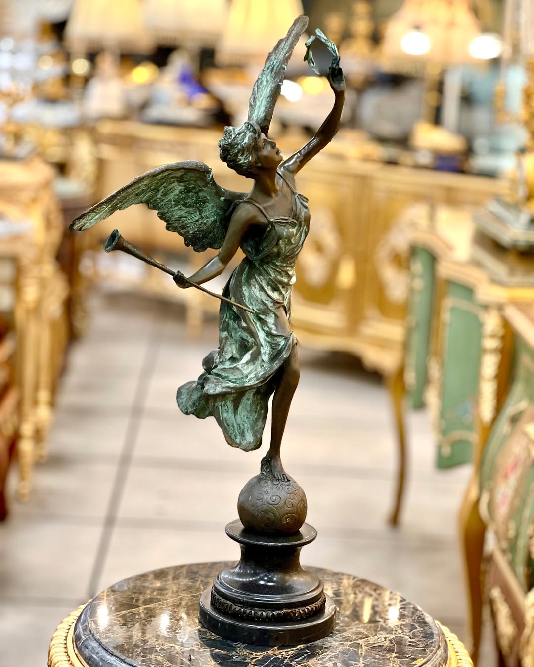 مجسمه برنز نفیر‌صلح - 