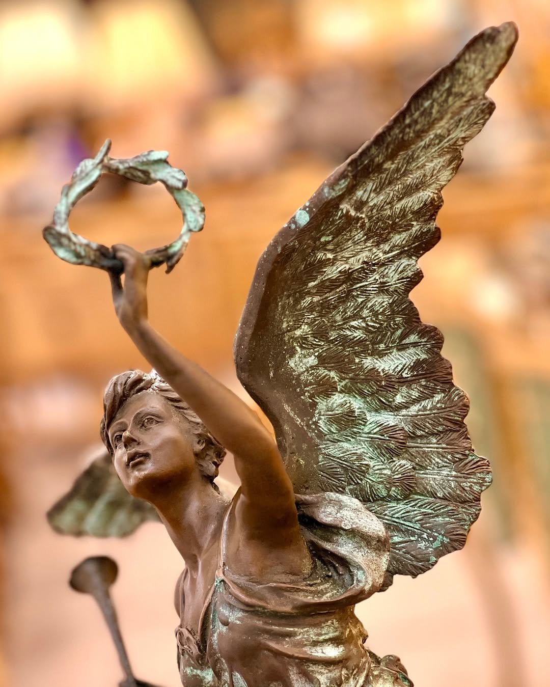 مجسمه برنز نفیر‌صلح - 