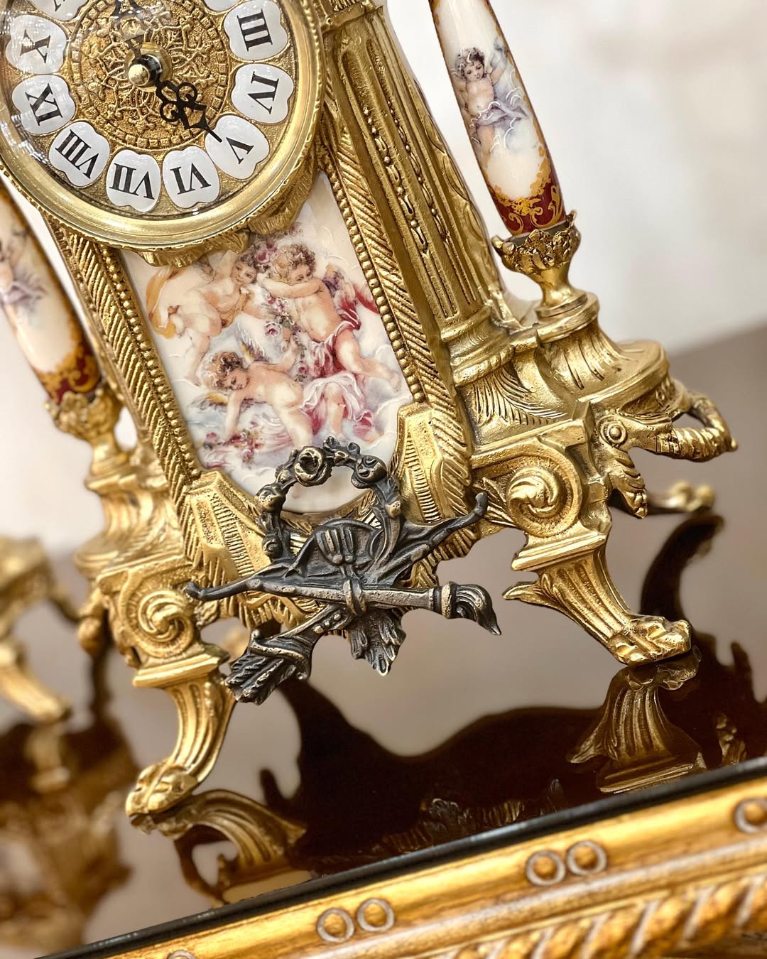 ساعت و شمعدان چینی و برنز طرح لانچینی ایتالیا - 