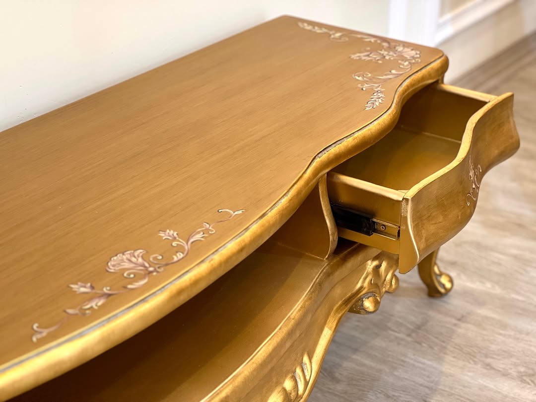 میز‌تلویزیون دو کشو تاچ ورق‌طلا با نقاشی دست - 