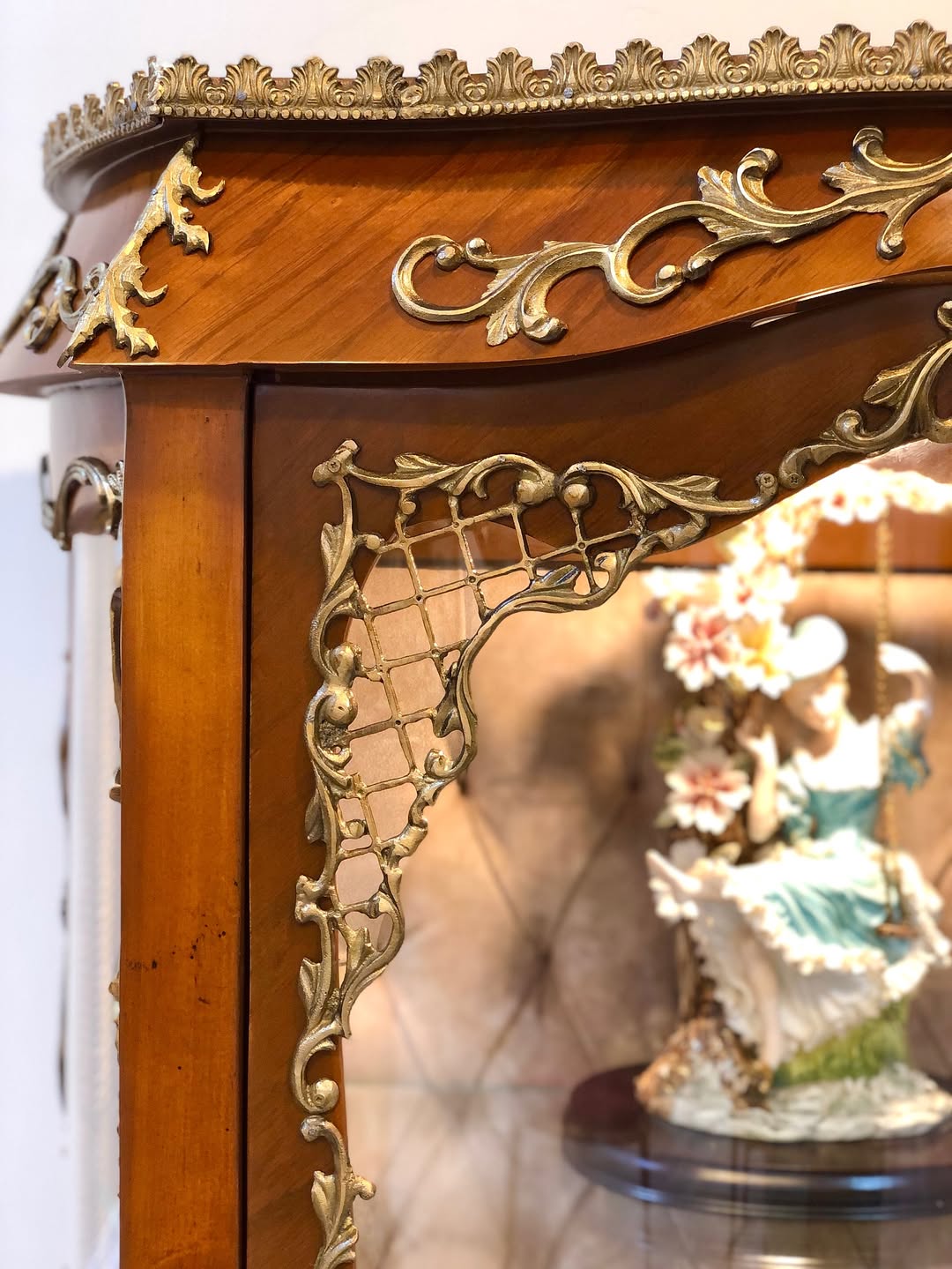 ویترین پایه بلند ایتالیا چوب و برنز - 