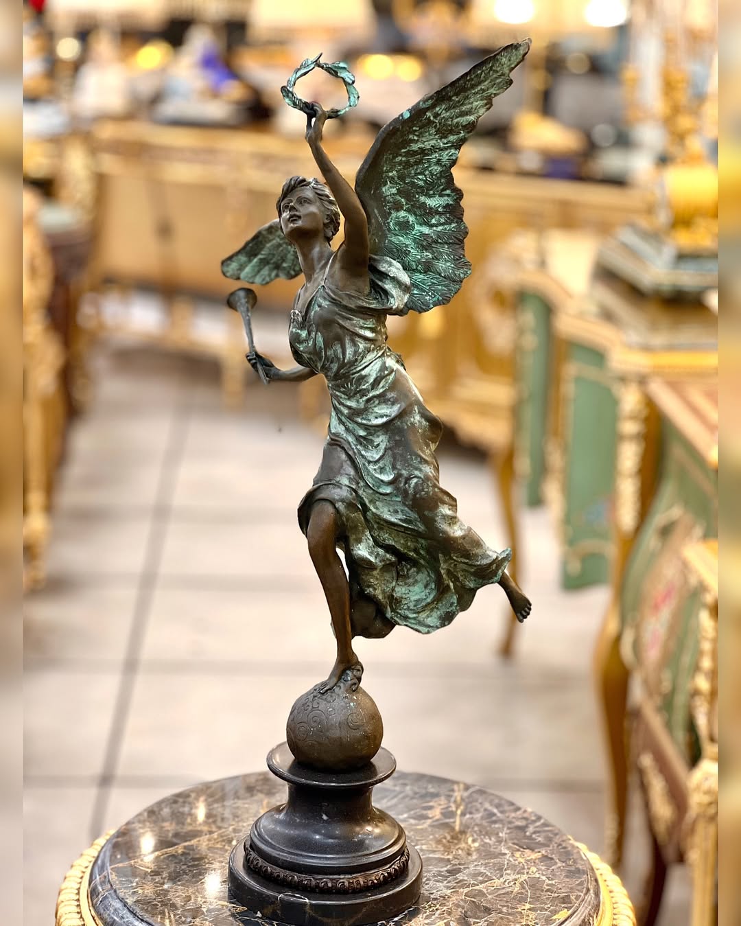 مجسمه برنز نفیر‌صلح - 