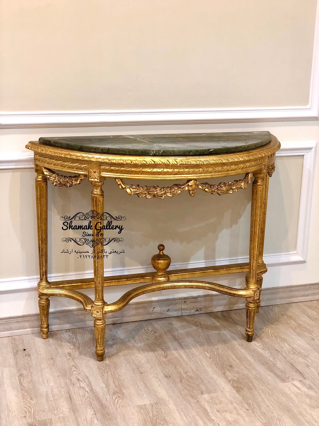 کنسول ریسه‌ایی نیم گرد ورق‌طلا  - 