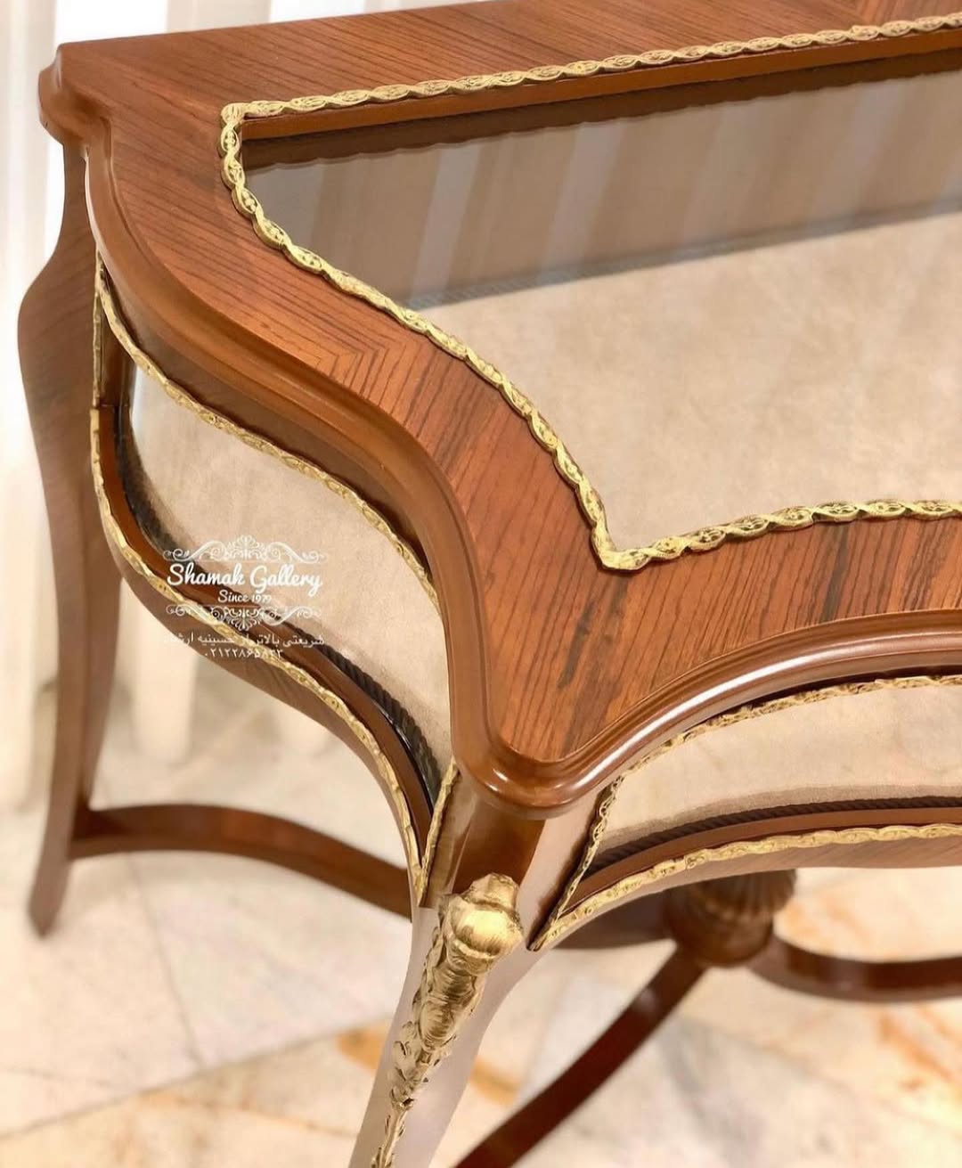 کنسول درب از بالا شیشه خور چوب روکش جناقی و برنزکوب پایه بلند - 