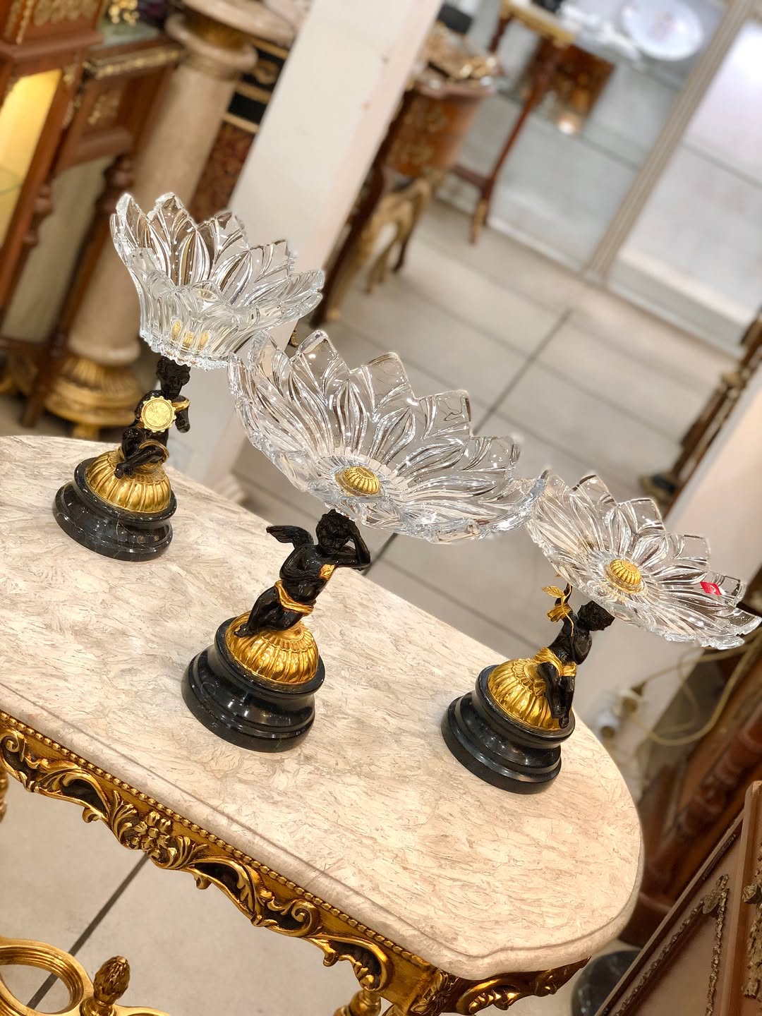 آجیل‌خوری - 