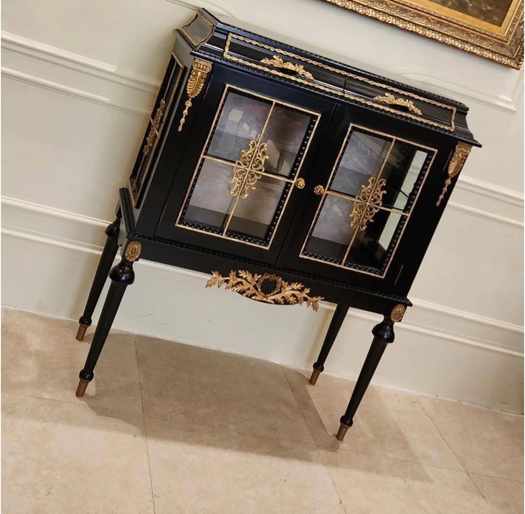 مینی ویترین الیزا دوکشو مشکی - 