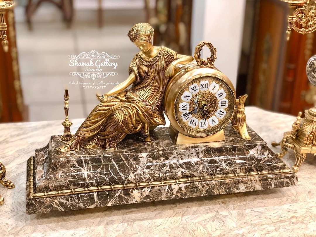 ساعت و شمعدان سنگ و برنز زن نشسته - 