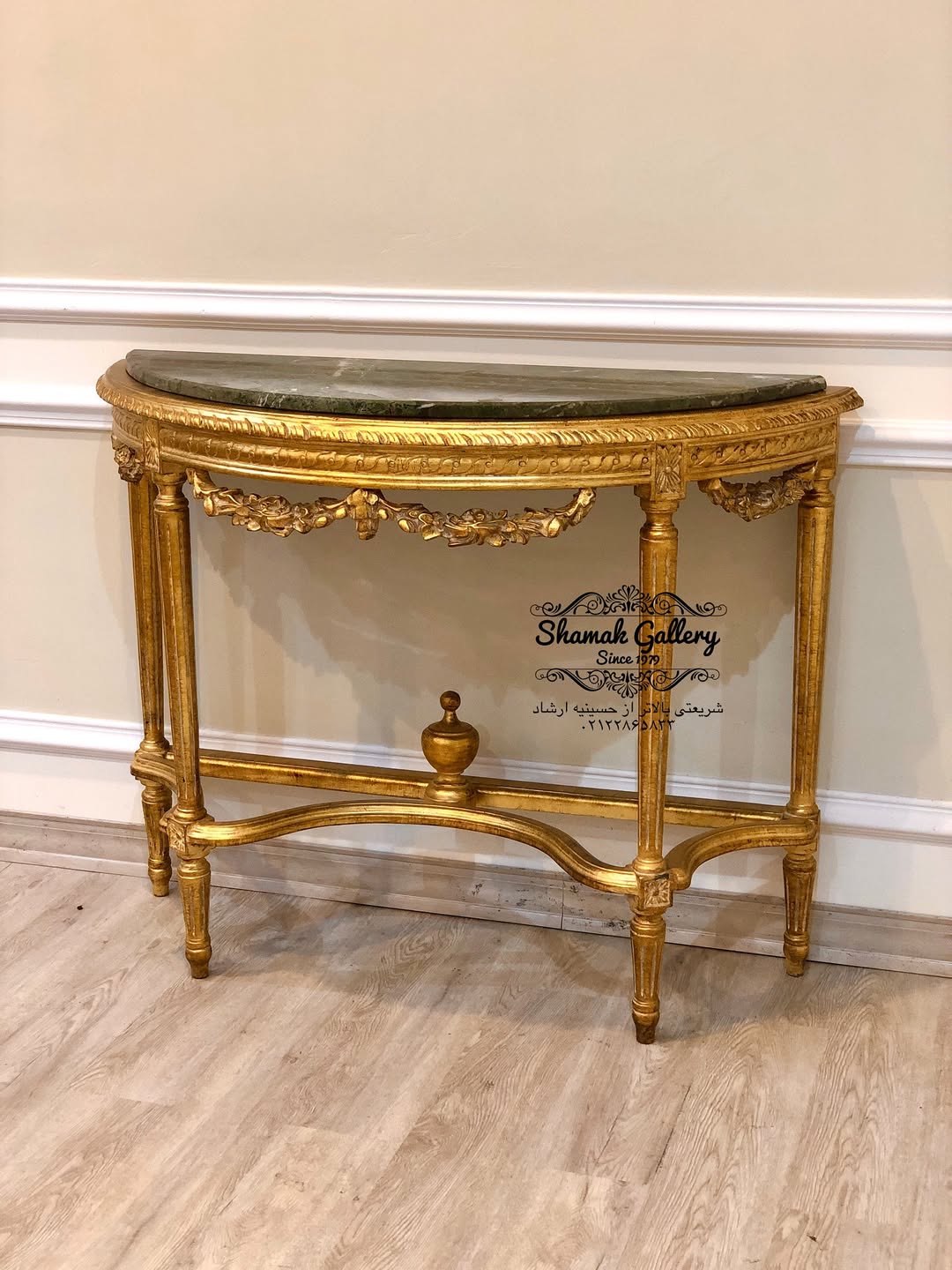 کنسول ریسه‌ایی نیم گرد ورق‌طلا  - 