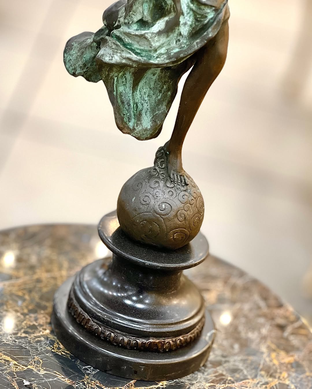 مجسمه برنز نفیر‌صلح - 