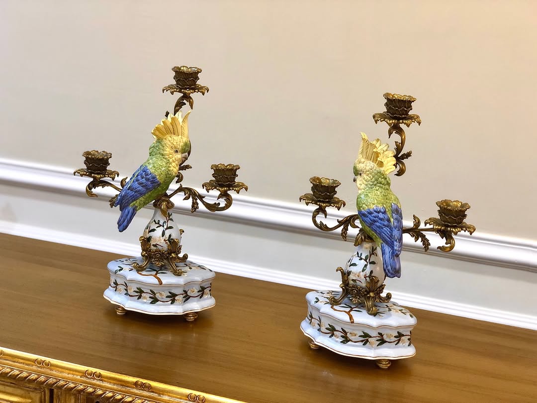 ۳ تیکه ساعت و شمعدان طوطی  با پایه و دسته برنزی و ساعت دسته طوطی - 