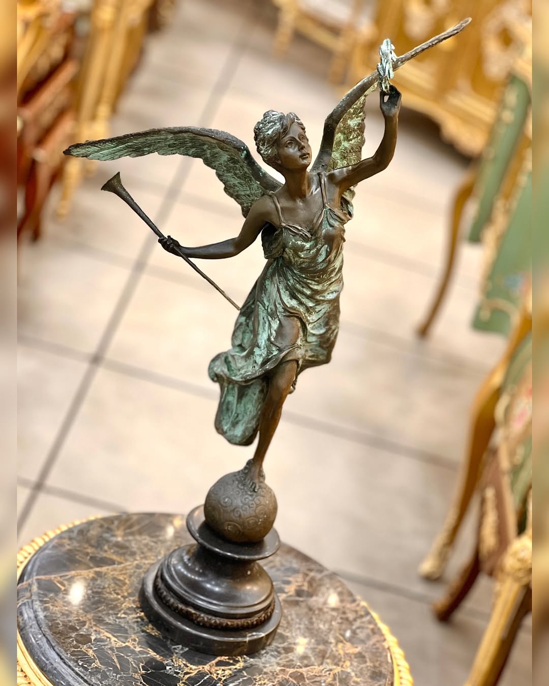 مجسمه برنز نفیر‌صلح - 