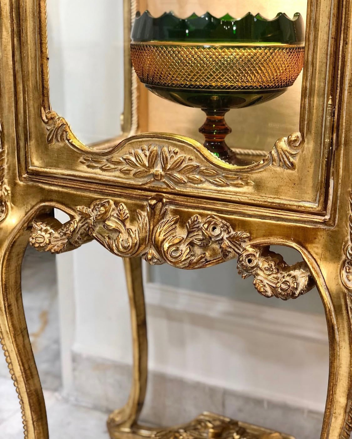 ویترین پایه بلند تمام چوب ریسه ای منبت مصری - 