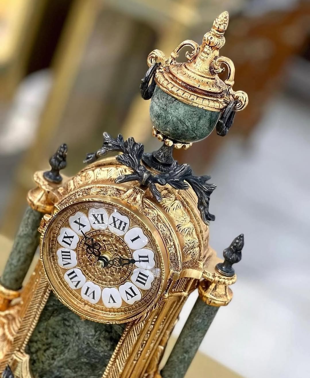 ساعت و شمعدان سنگ و برنز - 