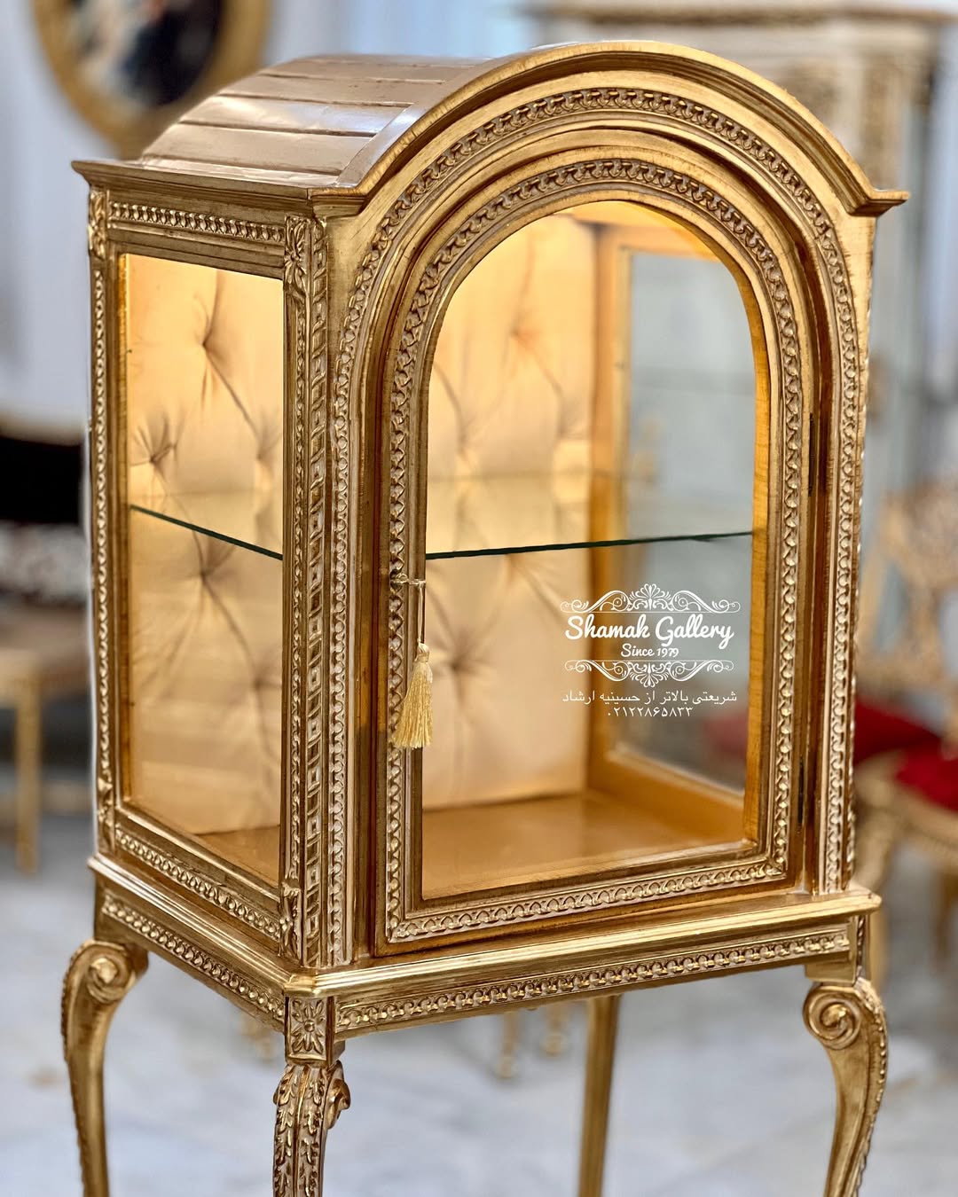 ویترین گنبدی تک‌درب ورق طلا - 