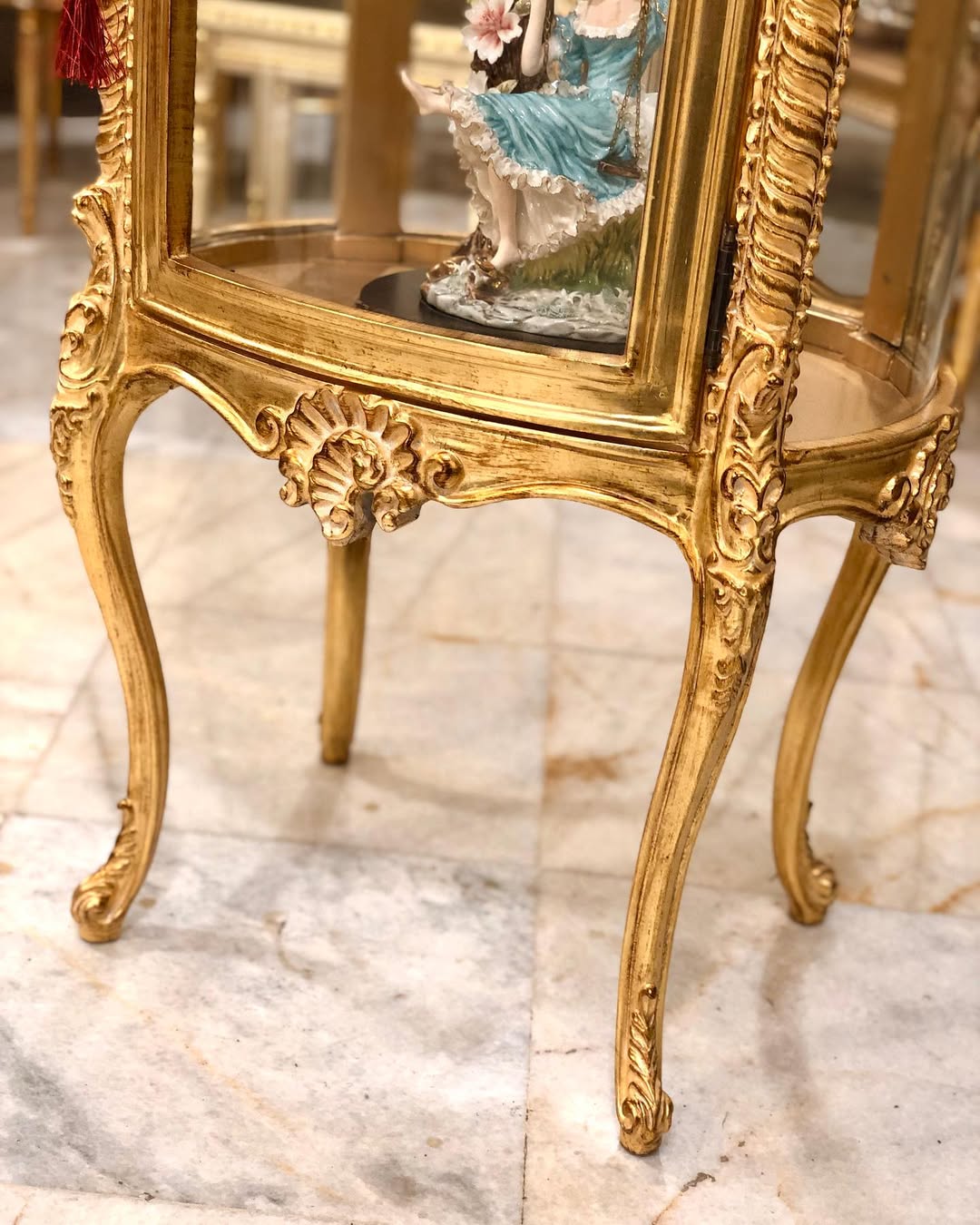 ویترین موزه ایی دور شیشه بیضی صفحه سنگ - 