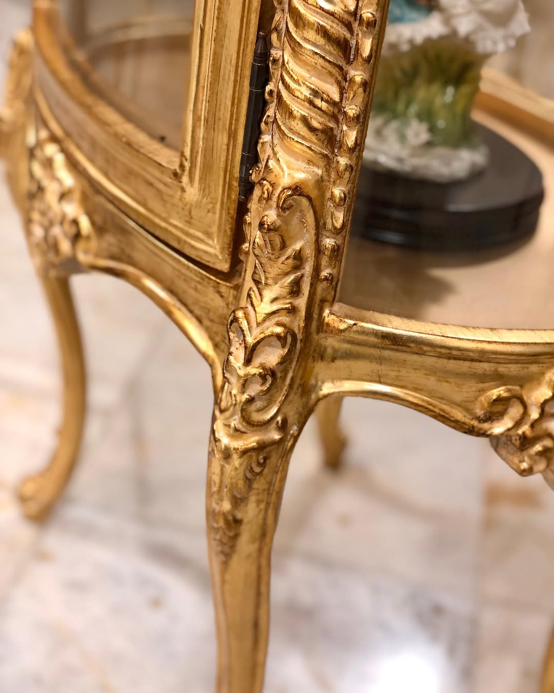 ویترین موزه ایی دور شیشه بیضی صفحه سنگ - 