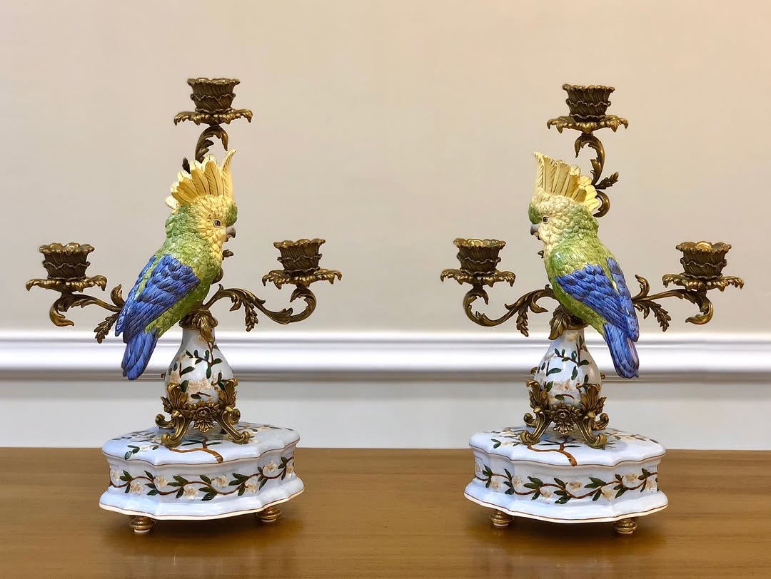 ۳ تیکه ساعت و شمعدان طوطی  با پایه و دسته برنزی و ساعت دسته طوطی - 