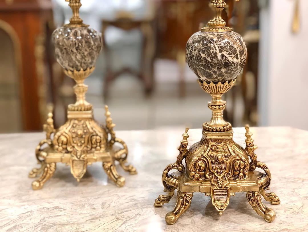 ساعت و شمعدان سنگ و برنز زن نشسته - 