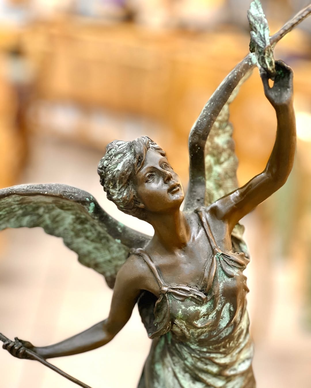 مجسمه برنز نفیر‌صلح - 