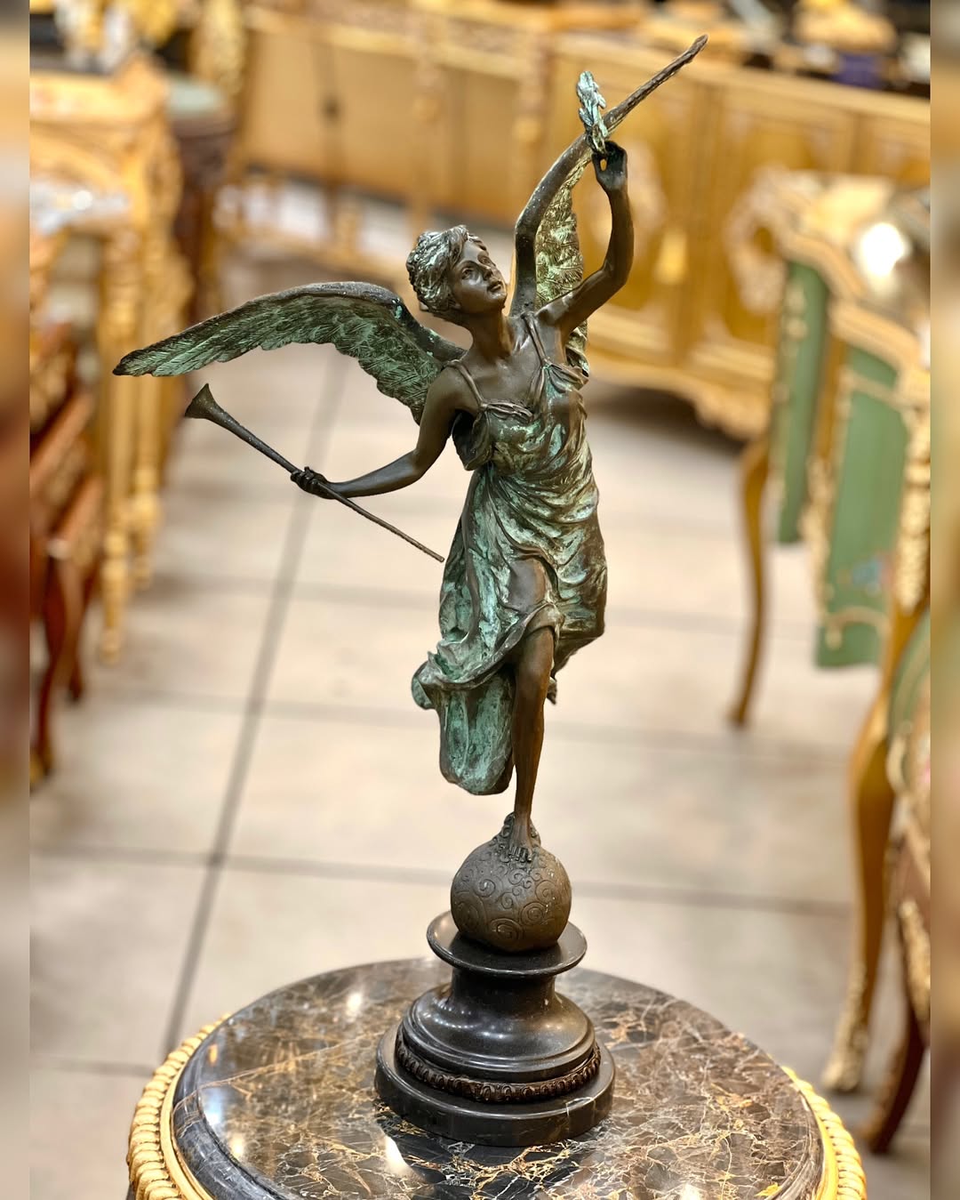 مجسمه برنز نفیر‌صلح - 