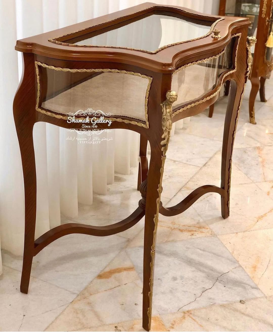 کنسول درب از بالا شیشه خور چوب روکش جناقی و برنزکوب پایه بلند - 