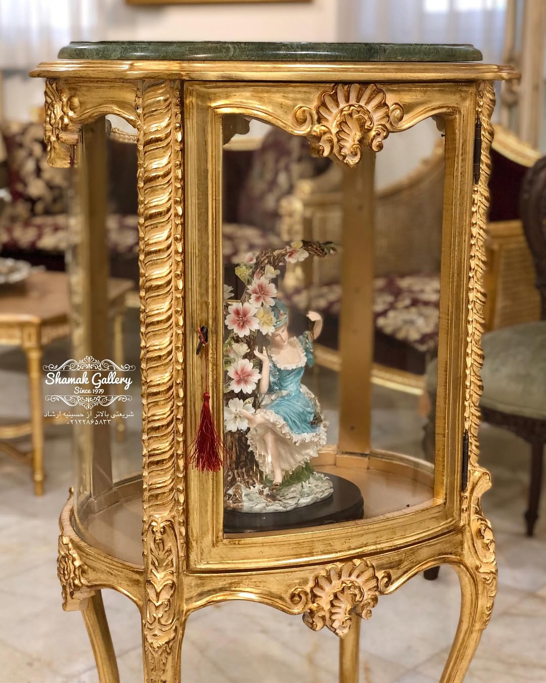 ویترین موزه ایی دور شیشه بیضی صفحه سنگ - 