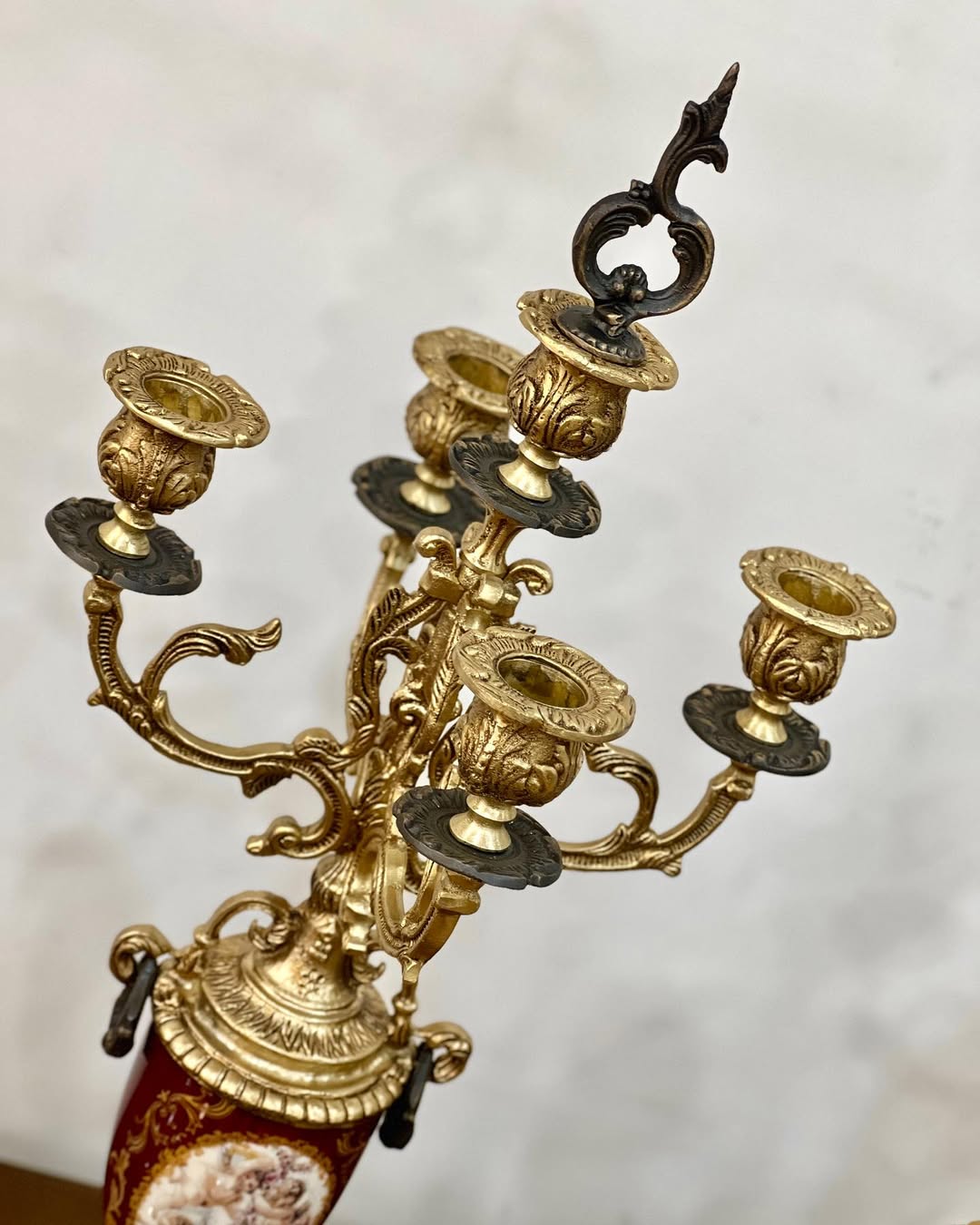 ساعت و شمعدان چینی و برنز طرح لانچینی ایتالیا - 