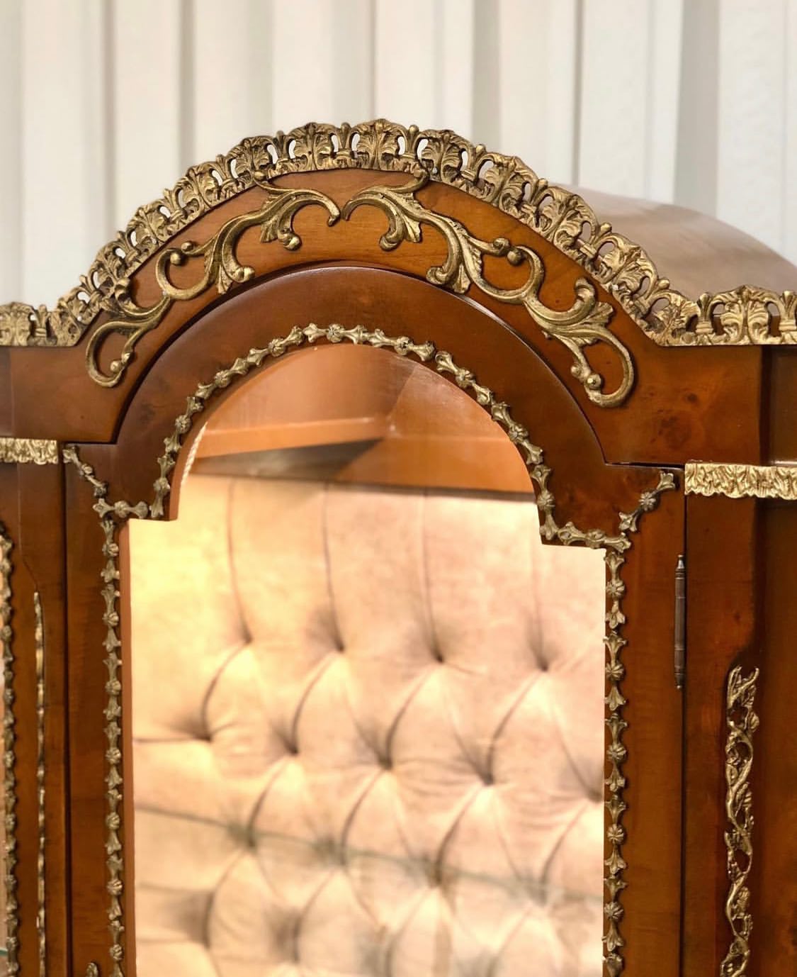 ویترین رویال بزرگ مازول و برنز  - 