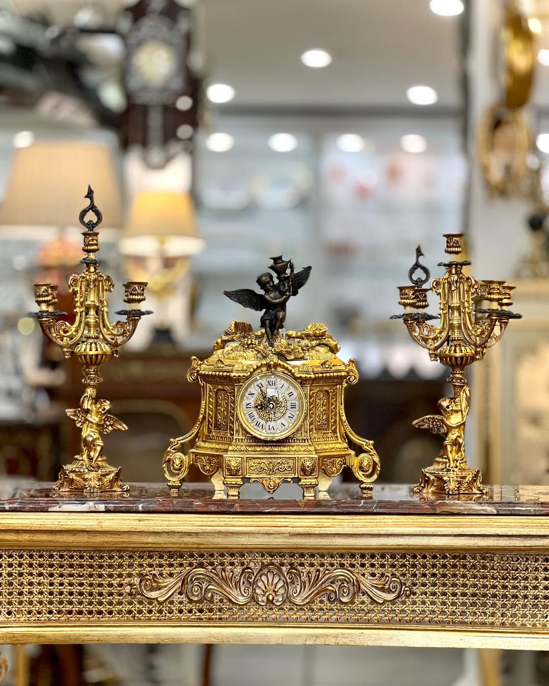 ساعت وشمعدان تمام برنز طرح ایتالیا - 