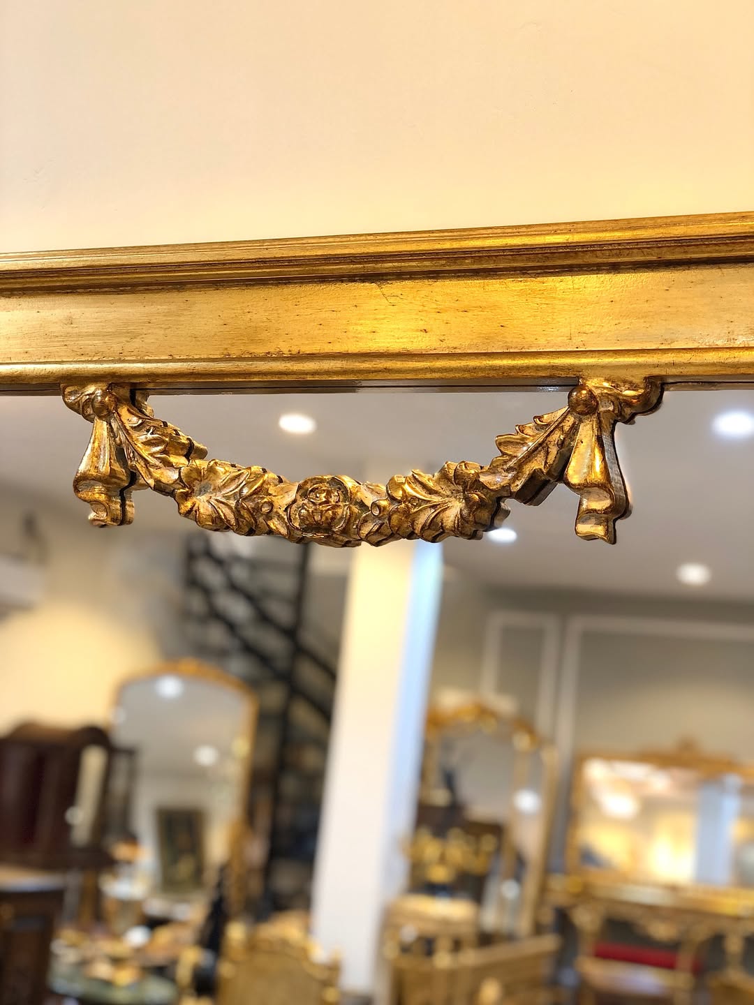 آینه و کنسول ورق‌طلا - 